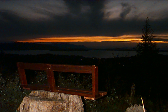 Bench overlook Kodak DC40